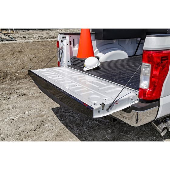 Black-Tread Tailgate Protector 2