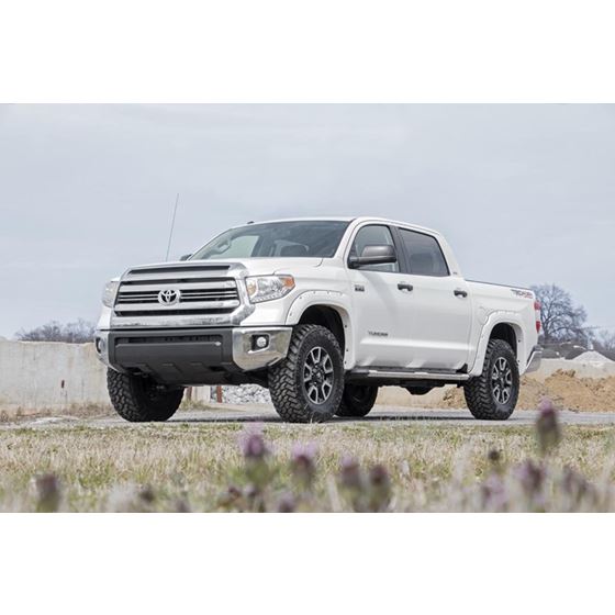 2.5-3 Inch Leveling Lift Kit 07-20 Tundra 2WD/4WD Rough Country 4